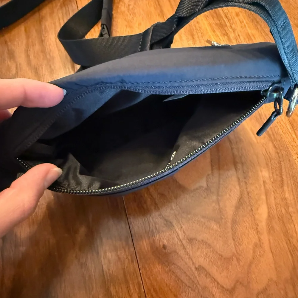 lululemon athletica black crossbody bag - Picture 4 of 5